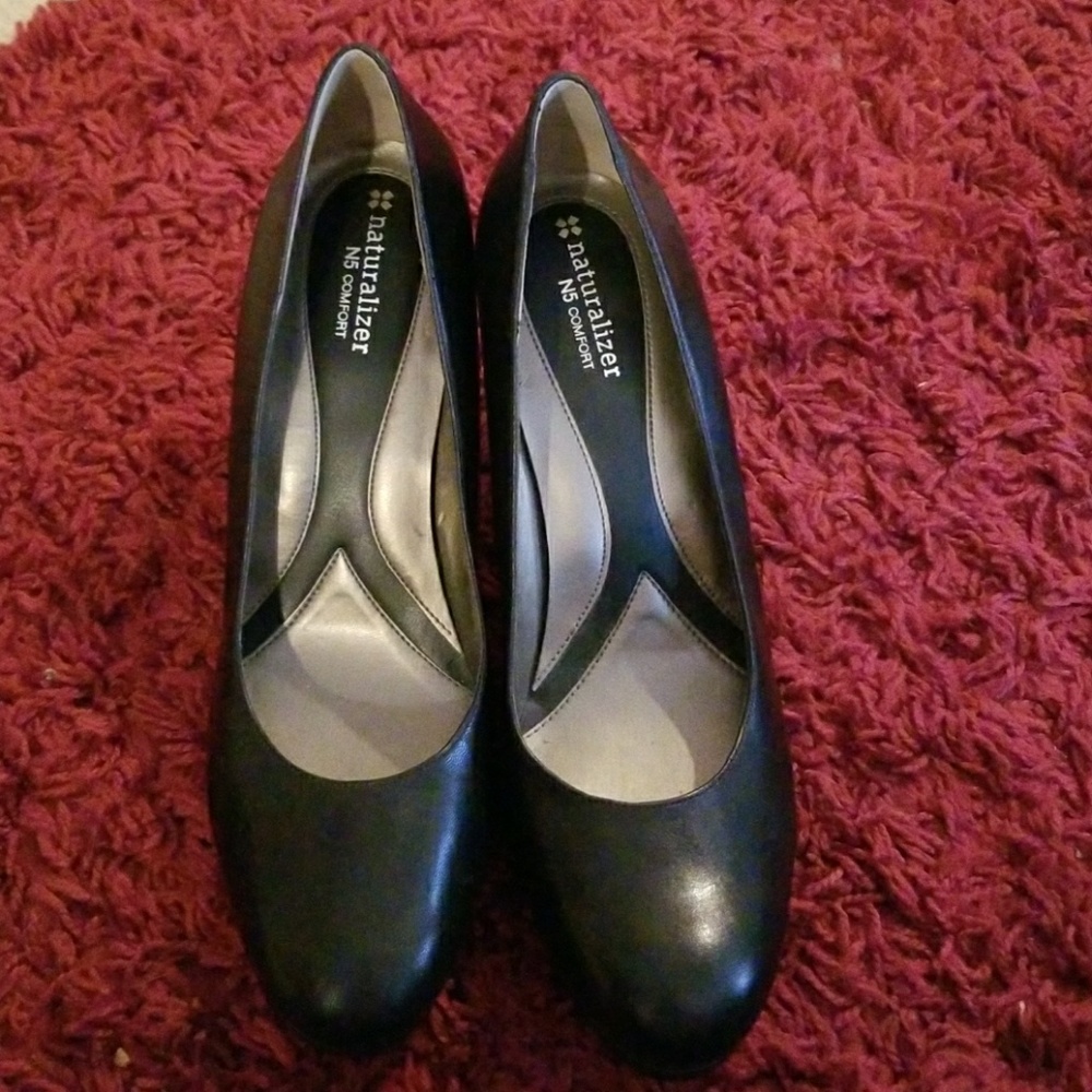 Naturalized Black comfort pumps, barley worn